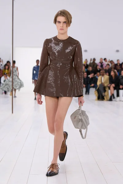 Look 17